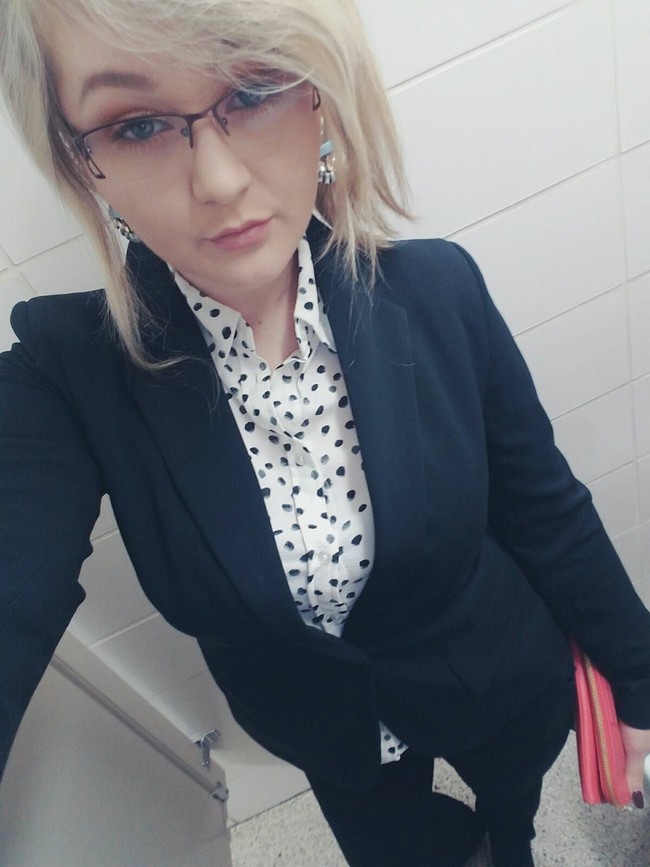 Namun meski terbukti punya kandungan kesehatan, meminum urine sudah ditinggalkan karena berpotensi berbahaya. Seorang nutrisionis mengatakan jika urine anjing bisa mengandung racun herbisida yang biasa digunakan untuk tanaman. Foto: Facebook Lynn Lew