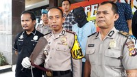 Bukan hanya menyerang Feri, Beler mengamuk lalu membacok Ahmad Lomri (18) dan Subani (18). Para korban merupakan anggota salah satu geng motor yang suka nongkrong di GOR Panatayudha. Pelakunya bukan (anggota geng motor), tutur Kapolres Karawang AKBP Slamet Waloya. (Foto: Luthfiana Awaluddin/detikcom)