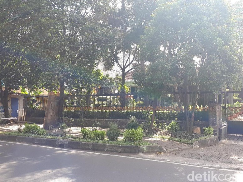 Rumah Nenek Raffi Ditaksir Rp 100 M, Siapa Saja Sih Penghuninya? Rumah Nenek Raffi Ditaksir Rp 100 M, Siapa Saja Sih Penghuninya?