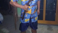 Pria asal Rawas Ilir, Musi Rawas, ini ditangkap polisi pada Senin (18/6) sore. Pria beragama Islam itu ditangkap terkait postingan saat menginjak dan mencorat- coret Alquran dan mempostingnya di Facebook.