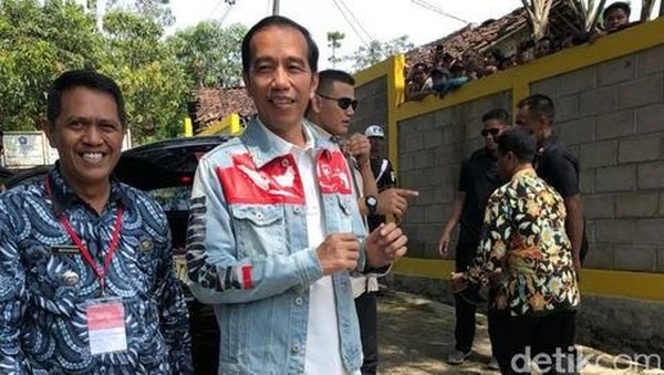 Selamat Ulang Tahun Jokowi! Lihat Lagi Gaya Sang Presiden yang Kekinian