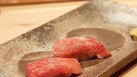 Kala di Ginza, Reino tak melewatkan makan sushi toro. Talk about aged toro, 7 days aged, better than ever, tulisnya. Duh jadi ngiler! Foto: Instagram reinobarack