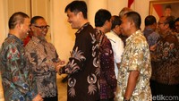Bambang Widjojanto juga hadir dalam halal bihalal tersebut.