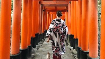 Foto: Gaya Traveling Top Model Rusia, Vlada Roslyakova