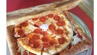 Kalau yang ini pizza di dalam box pizza. Jadi bukan hanya pizzanya saja yang bisa dimakan. Kotak pizzanya juga! Foto: Istimewa