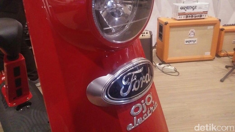 Ada logo Ford di depan skuter listrik ini Foto: Khairul Imam Ghozali Ada logo Ford di depan skuter listrik ini Foto: Khairul Imam Ghozali