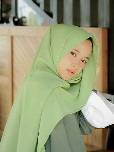 3 Tutorial Hijab ala Nissa Sabyan, Vokalis Sabyan Gambus yang Imut