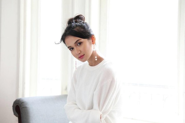 Cantiknya Dhea Annisa saat pemotretan.  Foto: Instagram/deaaannisa