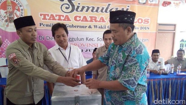 Hiii, Mantan Teroris Ini Mencak-mencak Saat Ikut Simulasi Pencoblosan