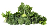 Sayuran hijau seperti bayam, selada dan kale mengandung magnesium dan vitamin A yang ampuh menurunkan kadar gula darah. Jadi perbanyak makan sayuran ya! Foto: Istock