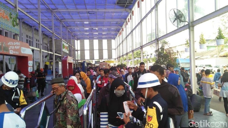 22 Ribu Pemudik akan Kembali ke Jakarta Via Stasiun Senen 22 Ribu Pemudik akan Kembali ke Jakarta Via Stasiun Senen