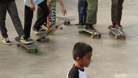 Acara yang dimulai sejak siang hingga sore ini terus didatangi para pemain skateboard.