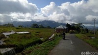 Berkeliling naik motor, mobil, maupun sepeda pun asyik (Ibnu Munsir/detikTravel)
