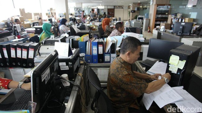 Alasan di Balik Keputusan Jokowi Pangkas Jabatan Eselon III-IV