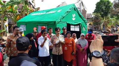 Mensos Sambangi Penerima PKH Korban Kebakaran di Pinrang