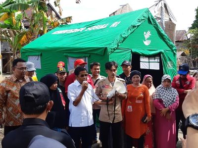 Mensos Sambangi Penerima PKH Korban Kebakaran di Pinrang