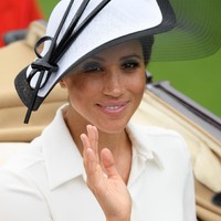 Semakin dewasa semakin yakin untuk menjadi aktris. Namun untuk masuk ke industri Hollywood tidaklah mudah. Sambil casting sana-sini, Meghan pun melakukan pekerjaan lain yakni menjadi petugas pembungkus kado di toko kertas dan kado di Beverly Hills. Foto: Leon Neal/Getty Images