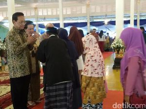 Ribuan Warga Yogya Antre Salaman dengan Sultan HB X