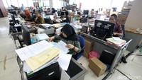 Pemberlakuan sanksi ini diharapkan dapat membuat PNS menjadi lebih disiplin dan bekerja optimal untuk masyarakat.