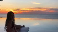 Dalam liburannya Vlada berkunjung ke beragam tempat seperti taman, pantai, museum, dan situs yang ikonik di setiap negara yang dikunjunginya. (vladaroslyakova/Instagram)