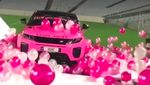 Pria Ini Lamar Kekasih dengan Range Rover Pink