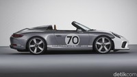 Porsche 911 Speedster Concept juga dilengkapi penutup tonneau yang ringan dan bukan bagian atas konvertibel. Penutup ini melindungi interior mobil dari hujan ketika diparkir, dan dilekatkan menggunakan delapan pengencang Tenax. Foto: Porsche