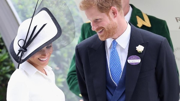 Penampilan Meghan Markle dengan Perut Sedikit Membuncit