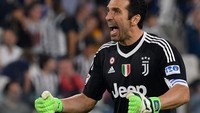 Pemain sepakbola berikutnya yang tidak merajah tubuhnya adalah Gianluigi Buffon. Ia memang tidak memiliki alasan kenapa ia tidak memiliki tato di tubuhnya. Tapi tampaknya, alasan kenapa Buffon tidak memiliki tato adalah karena ia salah satu pemain yang memiliki kepribadian yang baik. Karena itu, tak heran jika sang pemain memilih untuk tidak menghias tubuhnya dengan tato. Foto: Instagram @gianluigibuffon