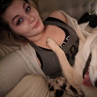 Pengakuan Lynn Lew tersebut tentu mengejutkan dan membuat jijik sebagian orang yang menontonnya. Apalagi Lynn menunjukkan bagaimana ia mengambil air seni dari anjing peliharaannya dan menghabiskan cairan itu di depan kamera. Foto: Facebook Lynn Lew