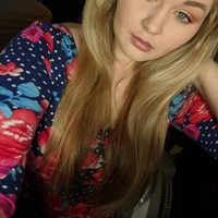 Banyak dari kalian yang bertanya bagaimana aku selalu terlihat cantik, bagaimana makeup-ku selalu terlihat sangat sempurna, atau bagaimana aku selalu punya (kulit wajah) yang bersinar natural, katanya dalam video. Foto: Facebook Lynn Lew