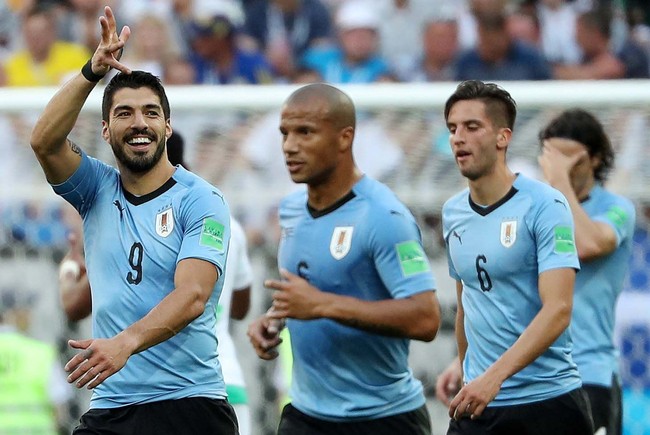 Pemain sepakbola bisa dibilang memiliki bentuk tubuh yang ideal. Tak terlalu kurus, tidak terlalu besar juga tidak terlampau gemuk. Latihan yang dilakukan hampir setiap hari membuat pemain bola bisa menjaga bentuk tubuh mereka. Mereka pun terbiasa berolahraga. Wanita suka pria yang bisa menjaga bentuk tubuhnya karena mencerminkan tubuh yang sehat dan subur. Foto: Reuters