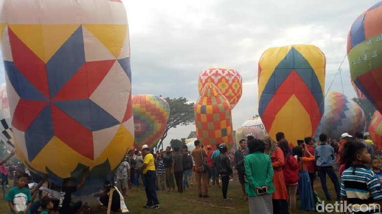 Meski Kena Tegur, Tradisi Balon Udara di Ponorogo Tetap Berjalan Meski Kena Tegur, Tradisi Balon Udara di Ponorogo Tetap Berjalan