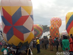 Meski Kena Tegur, Tradisi Balon Udara di Ponorogo Tetap Berjalan