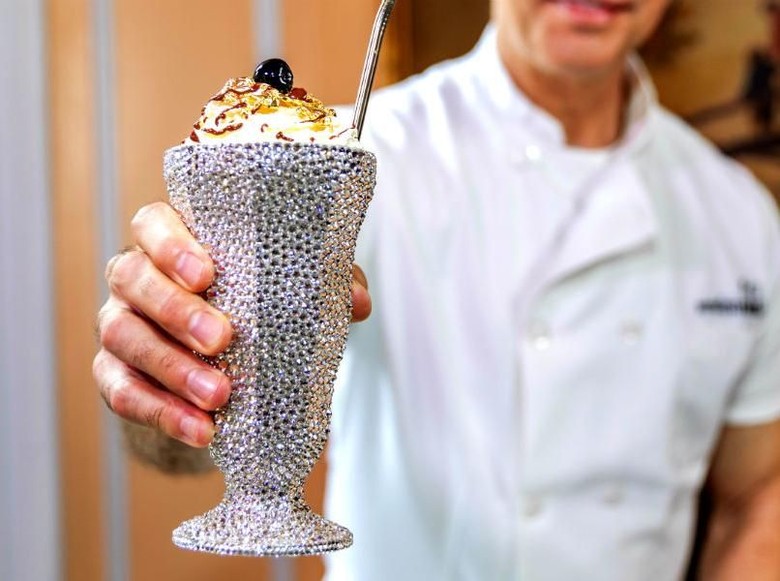 Bertabur Swarovski, Milkshake Termahal di Dunia Harganya Rp 1,4 Juta Bertabur Swarovski, Milkshake Termahal di Dunia Harganya Rp 1,4 Juta