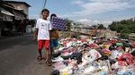 Jorok! Sampah Berserakan di Pinggir Jalan Cilincing