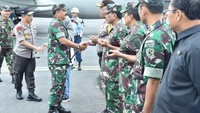  Panglima TNI Marsekal Hadi Tjahjanto dan Kapolri Jenderal Tito Karnavian tiba di Posko SAR Pelabuhan Tigaras, Danau Toba, Sumatera Utara (Sumut).