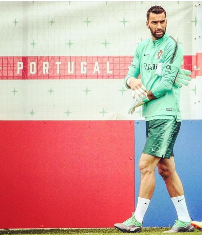 Pertandingan Portugal vs Maroko di Piala Dunia 2018 berakhir dengan skor 1 - 0. Selain Cristiano Ronaldo sang pencetak gol, Rui Patricio yang bertugas sebagai kiper juga menjadi bintang dalam laga ini. Foto: Instagram
