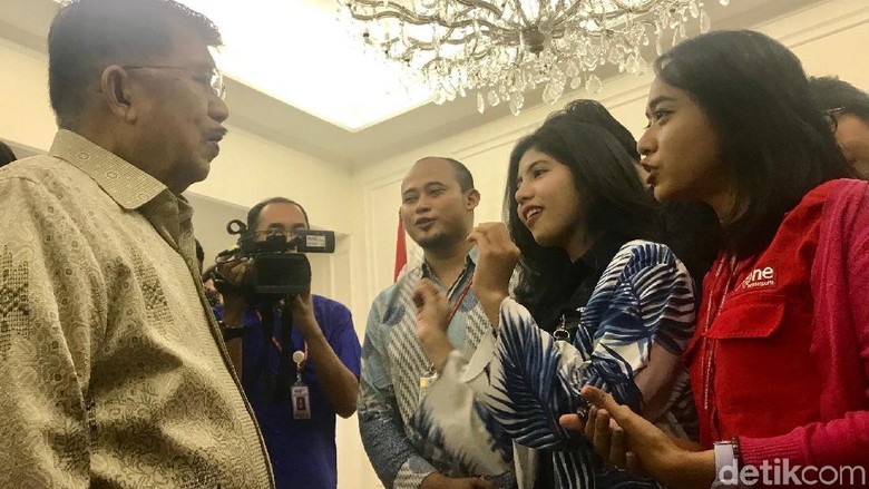 Momen JK Jadi Wartawan dan Tanya-tanya soal Mudik hingga Pilkada Momen JK Jadi Wartawan dan Tanya-tanya soal Mudik hingga Pilkada