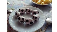 Bukan bola, ini sosis lho (Instagram @nik_nate)
