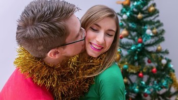 Merayakan hari natal bersama Snowden. Foto: Instagram/lsjourney