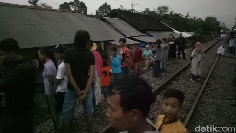 Terpeleset, Ibu dan Anak Tertabrak Kereta Api di Banyuwangi Terpeleset, Ibu dan Anak Tertabrak Kereta Api di Banyuwangi
