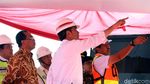 Gaya Jokowi Tinjau Proyek Runway 3 Bandara Soetta