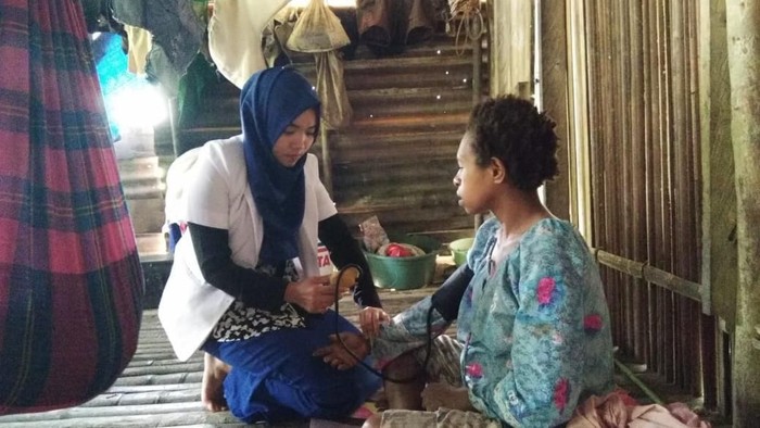 Foto-fotonya Viral di Medsos, Ini Cerita dr Amalia Mengabdi di Hutan Papua