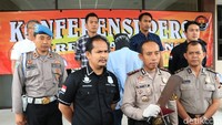 Kapolres Karawang AKBP Slamet Waloya mengatakan pemicu peristiwa sadis itu berawal dari perkelahian terbuka antara kelompok Beler dengan gerombolan geng motor. Pelaku dan korban tidak saling kenal. Mereka rebutan tempat nongkrong di GOR Panatayudha. Lalu berkelahi di sana, ucap Slamet. (Foto: Luthfiana Awaluddin/detikcom)