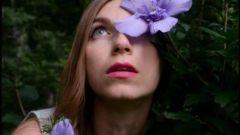 Keliling dunia sudah seperti menjadi rutinitasnya lewat pekerjaannya sebagai penari. Foto: Instagram/lsjourney