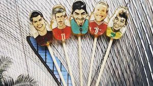 Pernah Lihat Souvenir Aneh Piala Dunia? Begini Lho Bentuknya