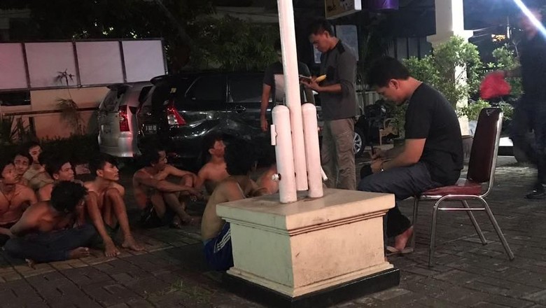 Bawa Senjata dan Bensin untuk Tawuran, Belasan Pemuda Ditangkap Bawa Senjata dan Bensin untuk Tawuran, Belasan Pemuda Ditangkap