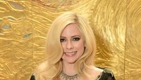 Berbeda dengan masa remajanya, kini Avril terlihat lebih dewasa dan elegan. Foto: Getty Images