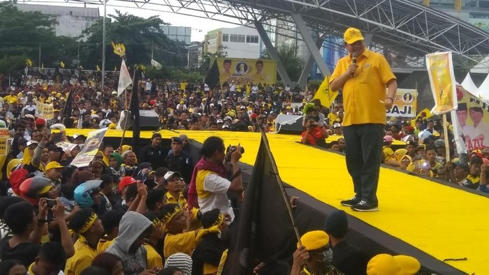 Kampanye di Pilgub Sulsel, Airlangga Titip Program Golkar ke Nurdin Halid