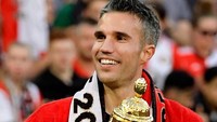 Robin Van Persie atau RVP juga masuk ke dalam kategori pemain yang bersih dari tato. Sang pemain tampaknya enggan membuat tato karena ia termasuk salah satu pemain yang tidak neko-neko. Pemain berjuluk The Flying Dutchman ini bahkan dikenal sebagai family man atau lebih suka menghabiskan waktunya bersama keluarga. Selain itu, ia juga jauh dari gosip dan kehidupan glamor. Foto: Instagram @robinvanpersie